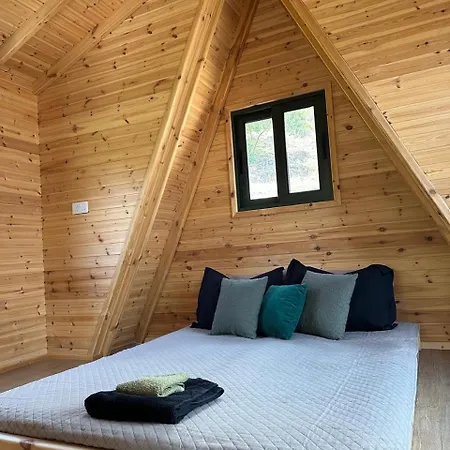 Hébergement de vacances Warm Family Glamping With Kids Playground
