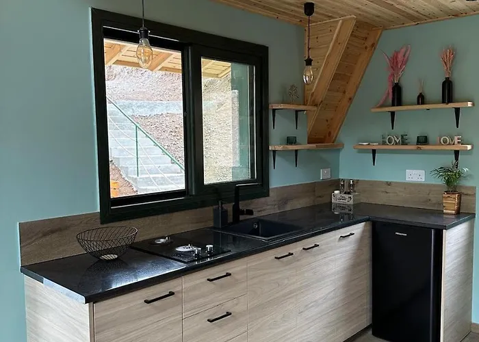 Case de vacanță Warm Family Glamping With Kids Playground *