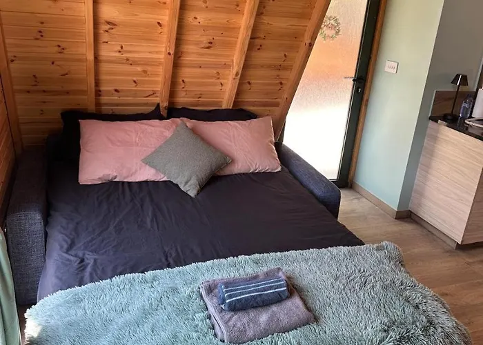 Warm Family Glamping With Kids Playground Case de vacanță